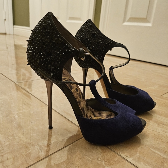 Heels - Picture 4 of 8